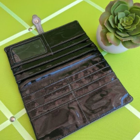 Kenneth Cole Reaction Multi-Pocket Silver Wallet - Picture 7 of 7